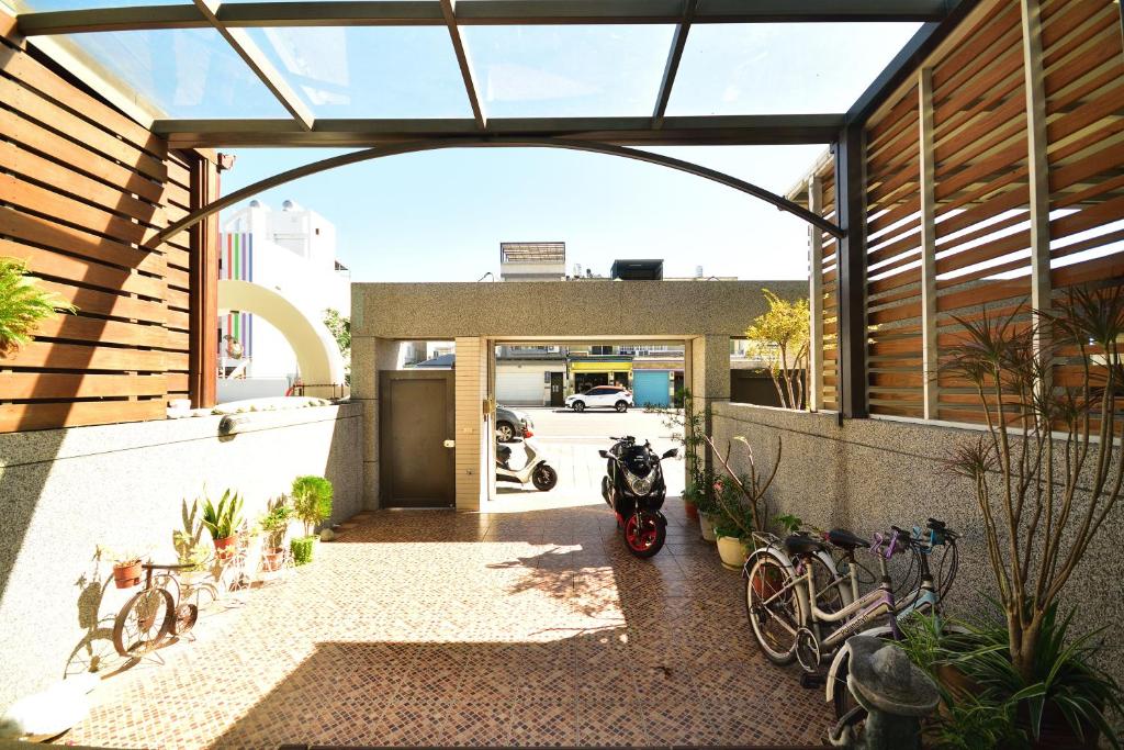 an entrance to a house with bikes parked outside at Piau Po 21 Inn in Taitung City