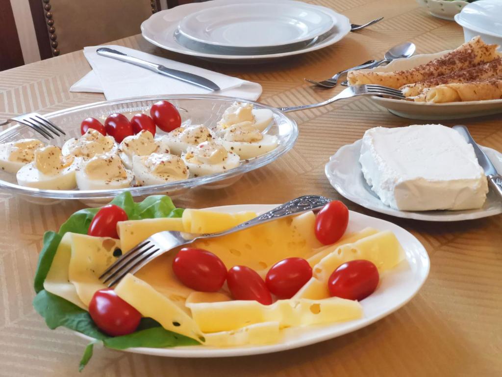 Jedlo v ubytovaní bed & breakfast alebo blízkom okolí
