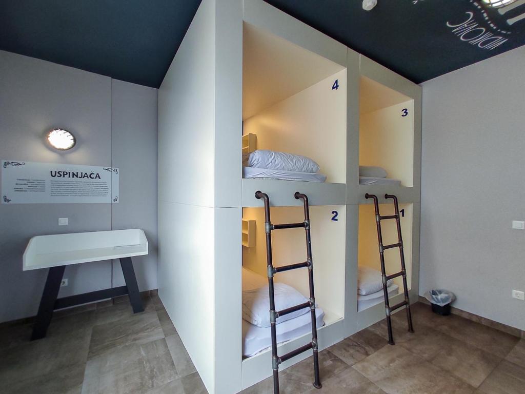Posteľ alebo postele v izbe v ubytovaní Main Square Hostel