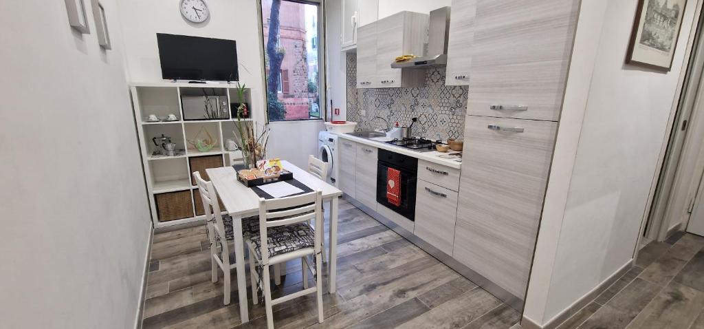 Kuchyň nebo kuchyňský kout v ubytování R.&T. Suite House Roma