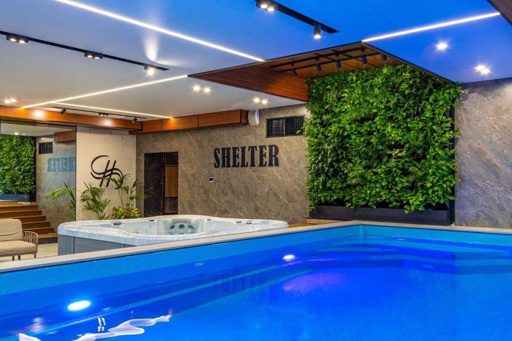 Bazén v ubytování Shelter Apart Hotel nebo v jeho okolí