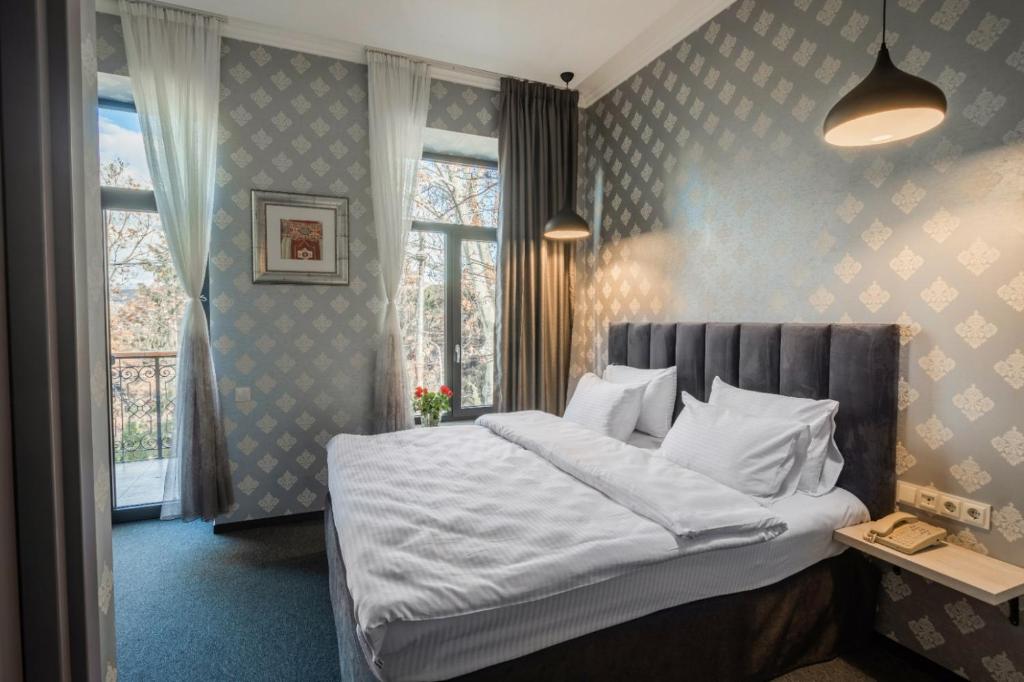 22 Kazbegi Str Тбилиси