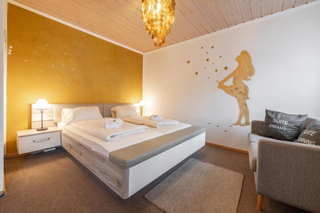 Postel nebo postele na pokoji v ubytování Landhotel Gasthof Stern