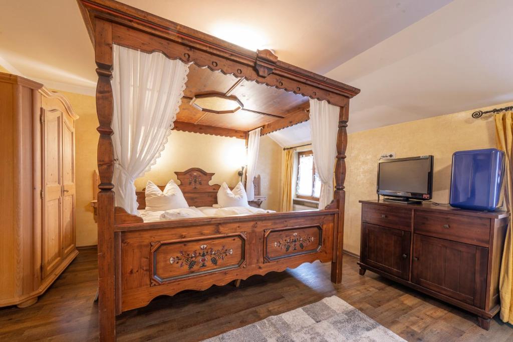 Postel nebo postele na pokoji v ubytování Landhotel Gasthof Stern