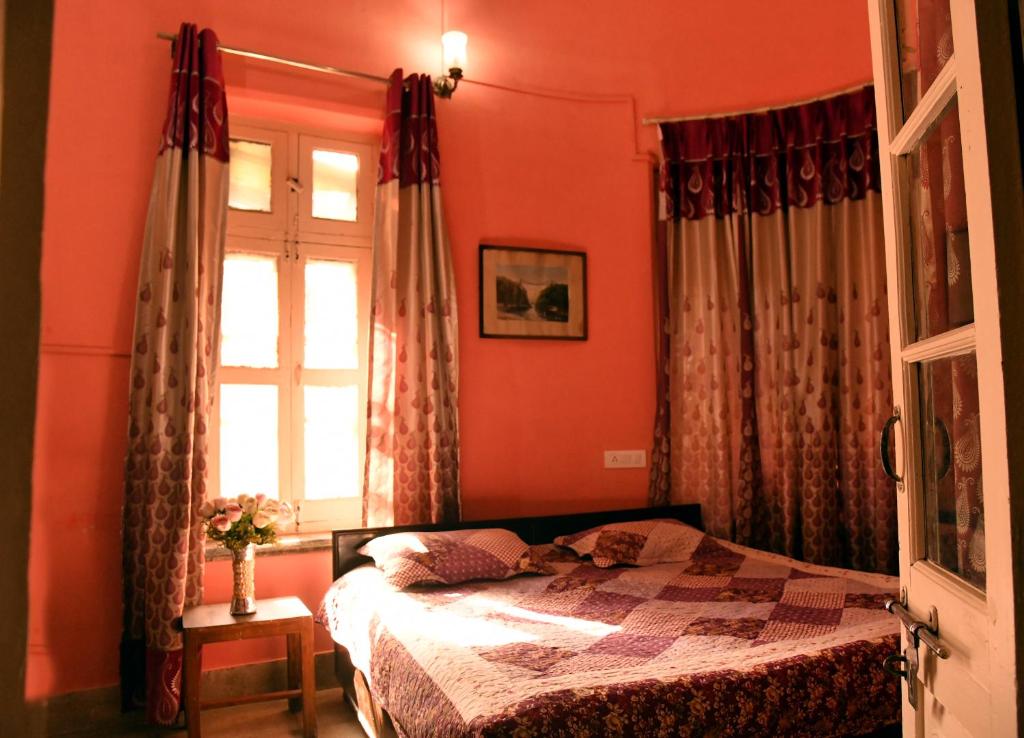 Postel nebo postele na pokoji v ubytování Solan Retreat