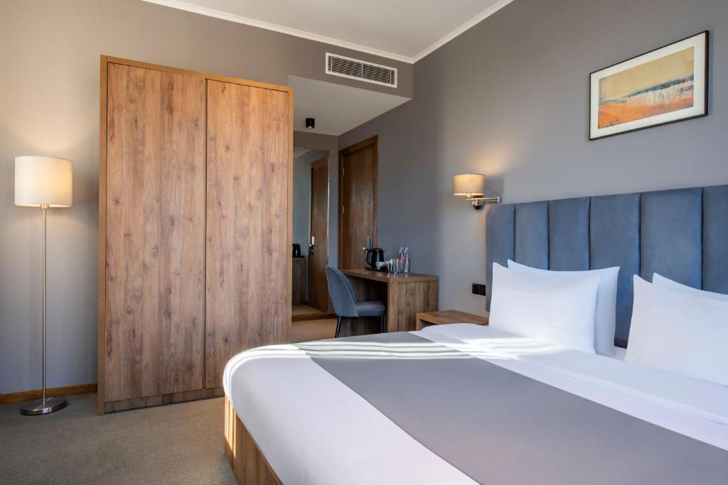 Postel nebo postele na pokoji v ubytování Barnovi Boutique Hotel