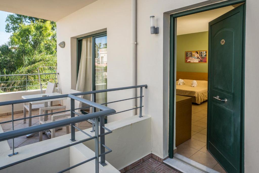 Athina Beach Hotel - 6