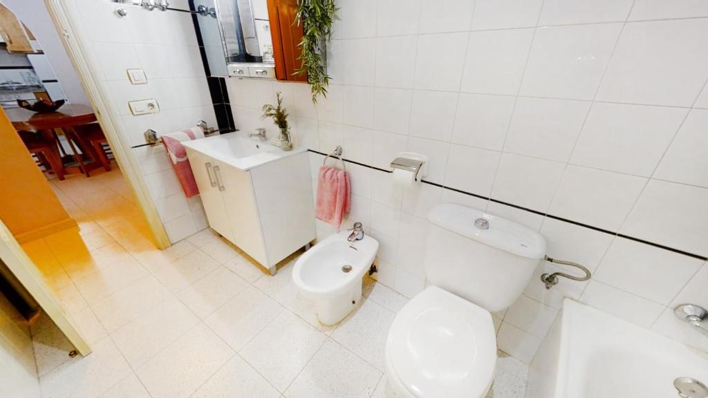 Kúpeľňa v ubytovaní Cozy 2 bed apartment Playa De Los Locos