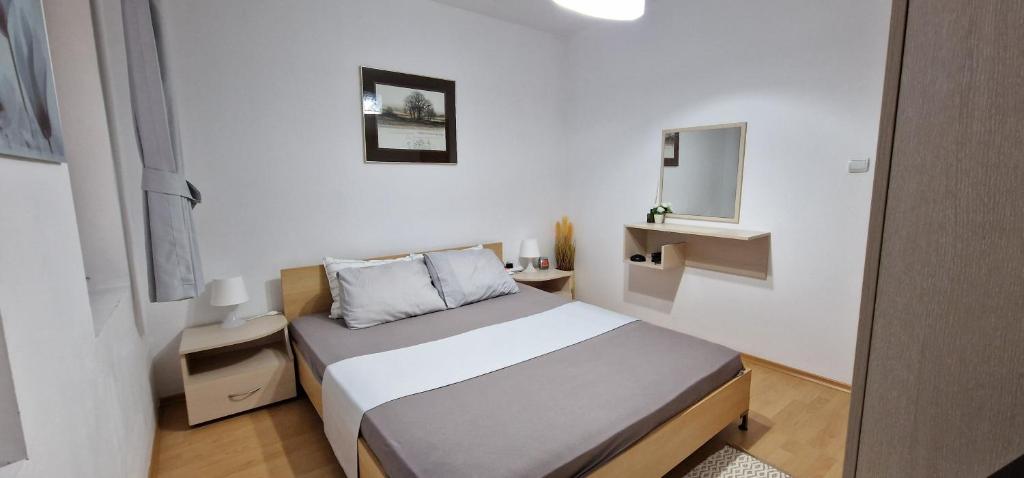 A bed or beds in a room at NordenPamporovo