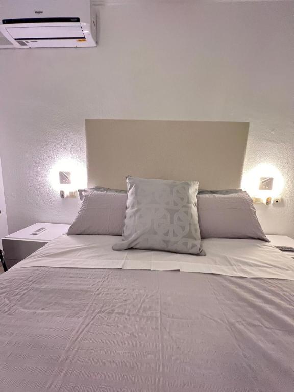 Postel nebo postele na pokoji v ubytování Apartamentos malagatravelbook Piscina y Parking gratis