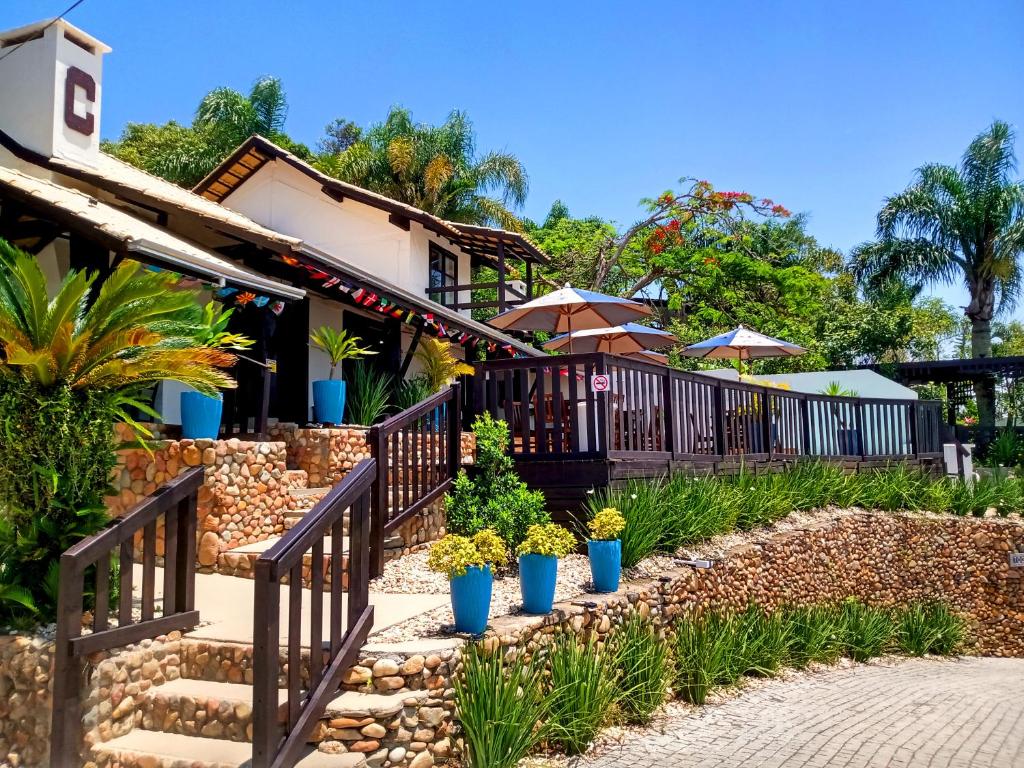 Um jardim em Pousada Caminho do Mar