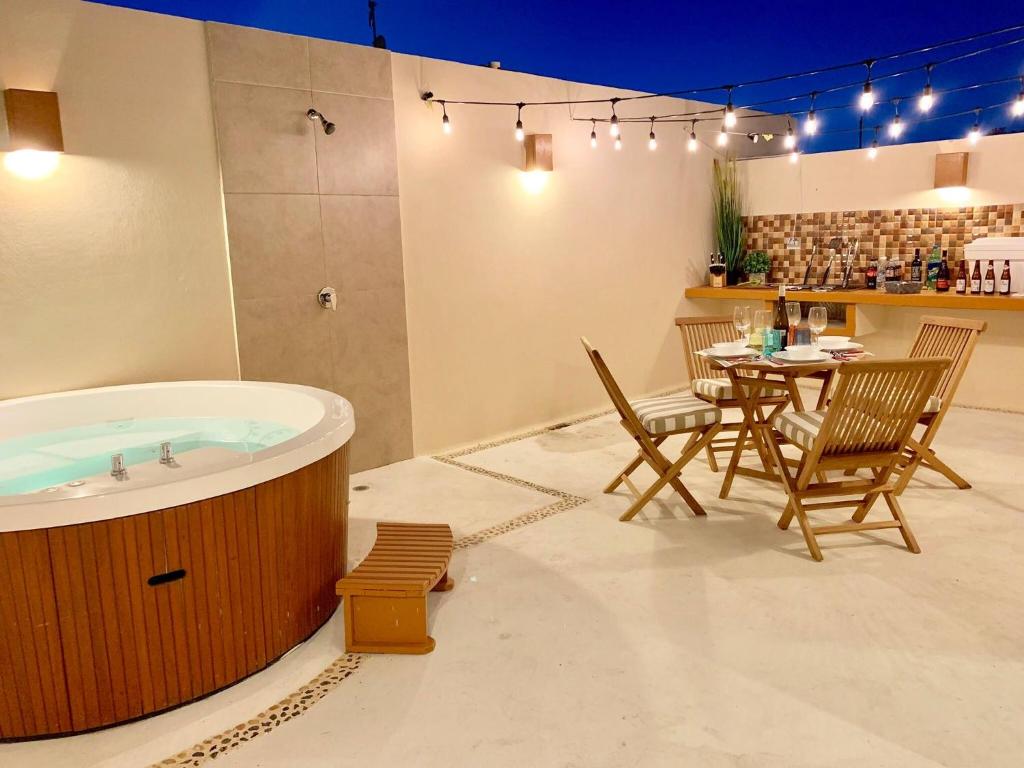 Sleeps 4-6-amazing 2 Bedroom Ph With Bbq Jacuzzi