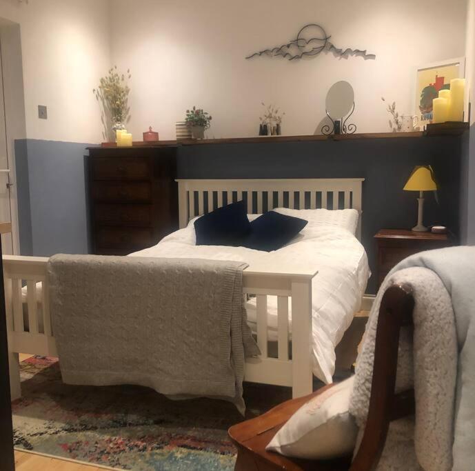 The Studio on The Green, Egham (updated prices 2024)