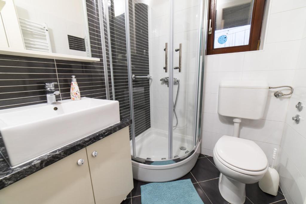 Kúpeľňa v ubytovaní Angela Luxury Studio Apartment