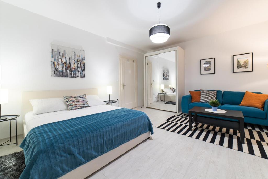 Posteľ alebo postele v izbe v ubytovaní Angela Luxury Studio Apartment