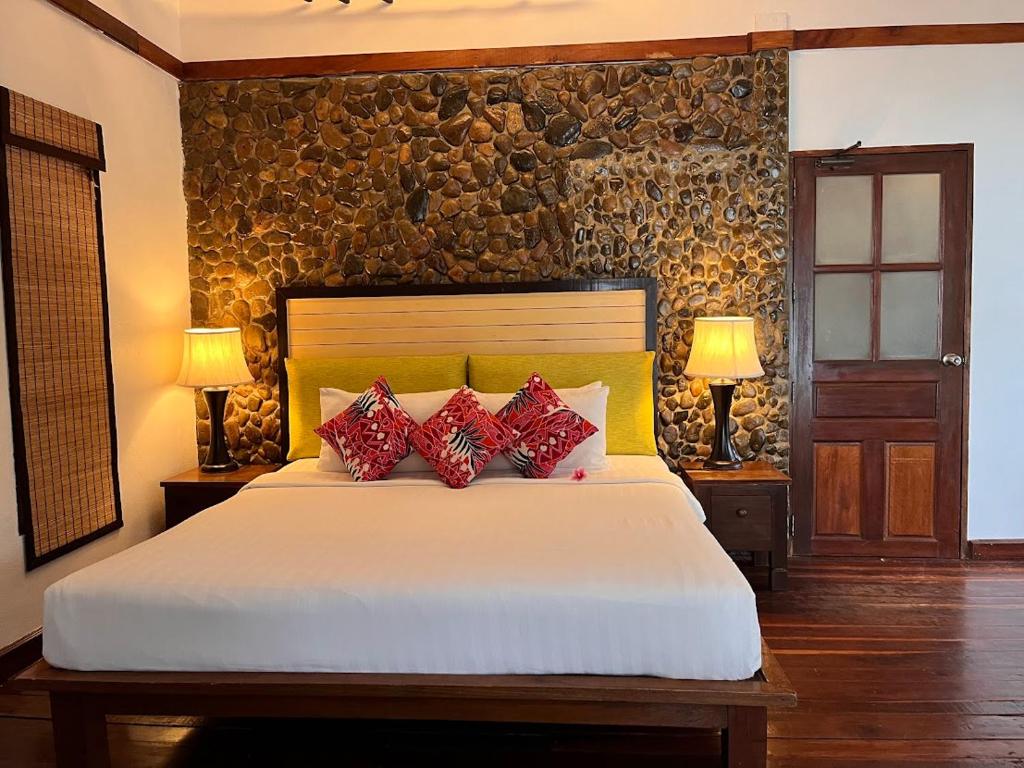 Ein Bett oder Betten in einem Zimmer der Unterkunft Green Papaya Beach Resort, Koh Phangan