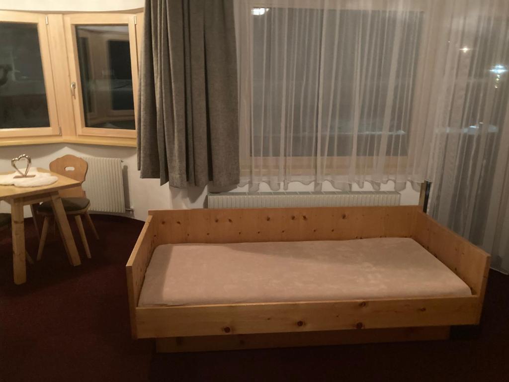 Postel nebo postele na pokoji v ubytování Garni Apart Wallamotta Silvretta Card Premium Betrieb