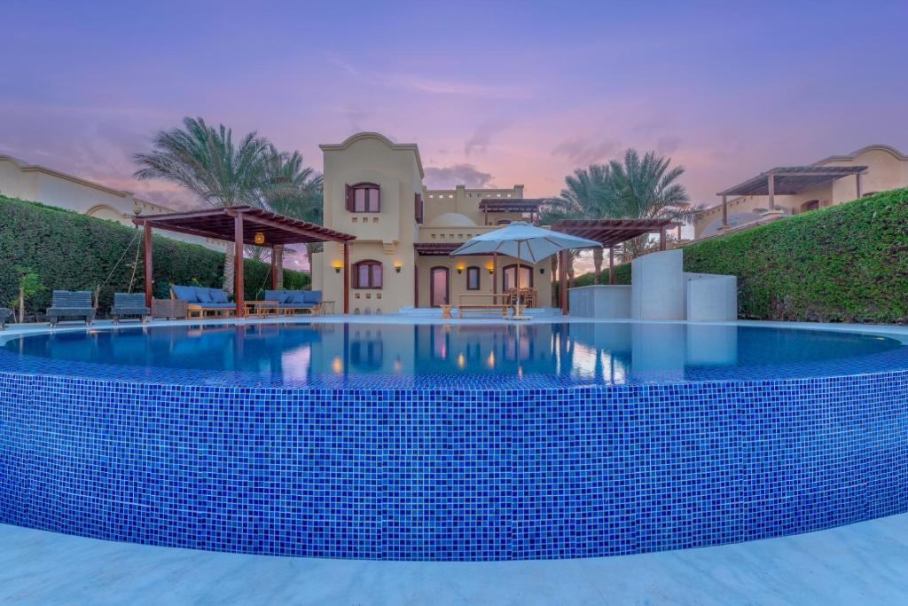 Unique 3BR Villa with a Guest House, Private Pool, Patio & Lagoon