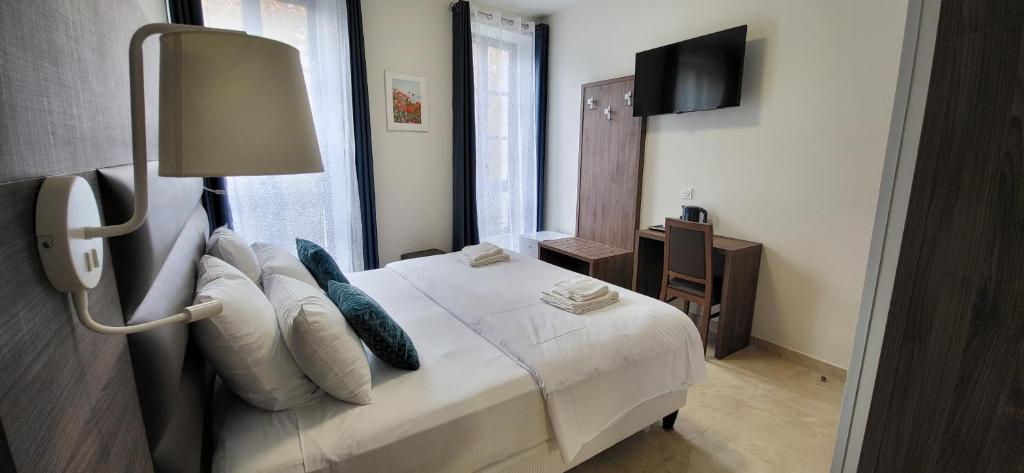 Postel nebo postele na pokoji v ubytování SQUARE HOTEL