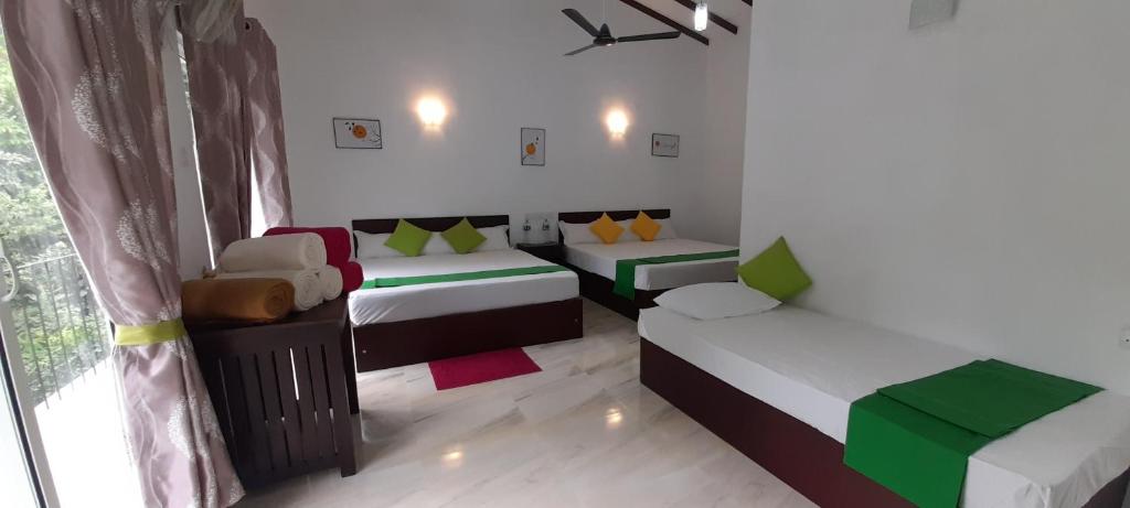 Postel nebo postele na pokoji v ubytování Senomaal Sigiri Resort