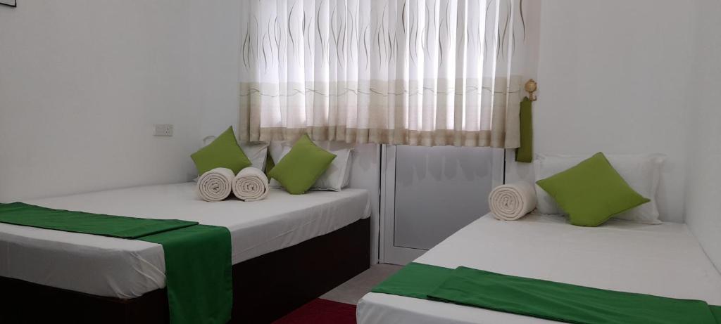 Postel nebo postele na pokoji v ubytování Senomaal Sigiri Resort