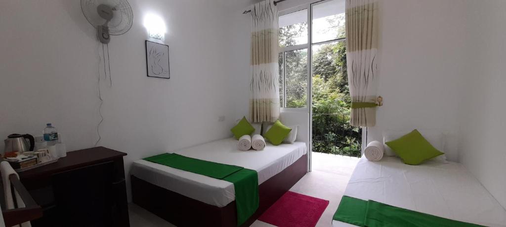 Postel nebo postele na pokoji v ubytování Senomaal Sigiri Resort