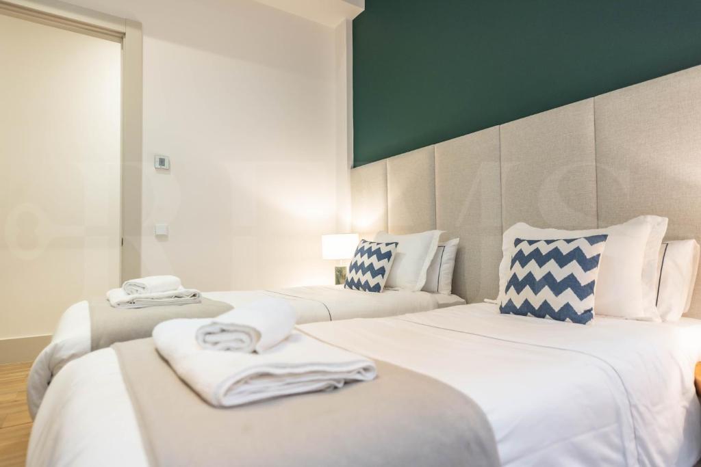 Posteľ alebo postele v izbe v ubytovaní Modern luxe apartment in the historic city center by REMS