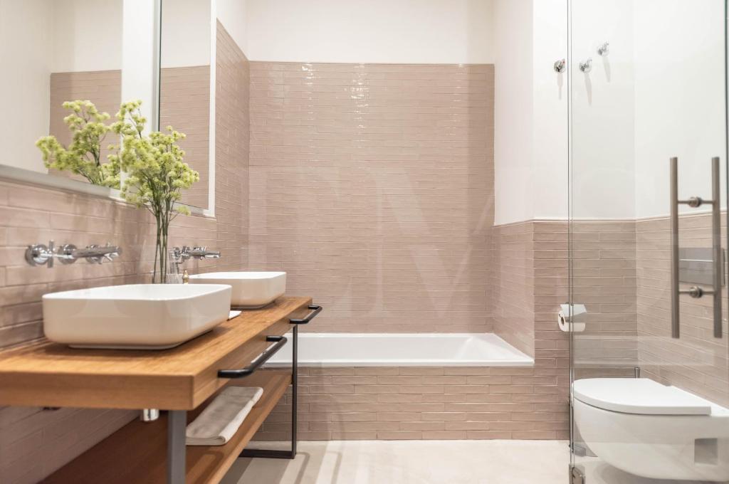 Kúpeľňa v ubytovaní Modern luxe apartment in the historic city center by REMS