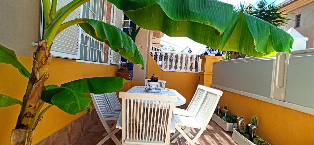 Balkón nebo terasa v ubytování BUNGALOW CON ENCANTO, MONTE DE MAR