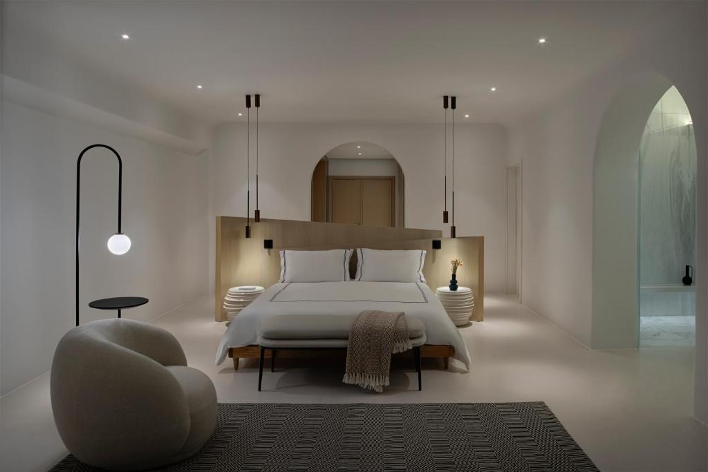 Postel nebo postele na pokoji v ubytování Mykonos Grand Hotel & Resort