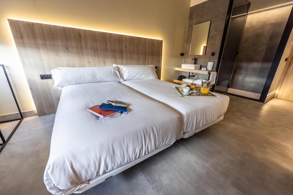 Postel nebo postele na pokoji v ubytování Hospedium Hotel Devalar Do Mar