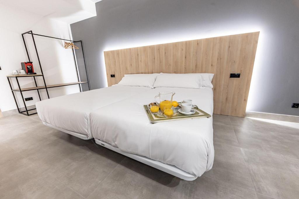 Postel nebo postele na pokoji v ubytování Hospedium Hotel Devalar Do Mar