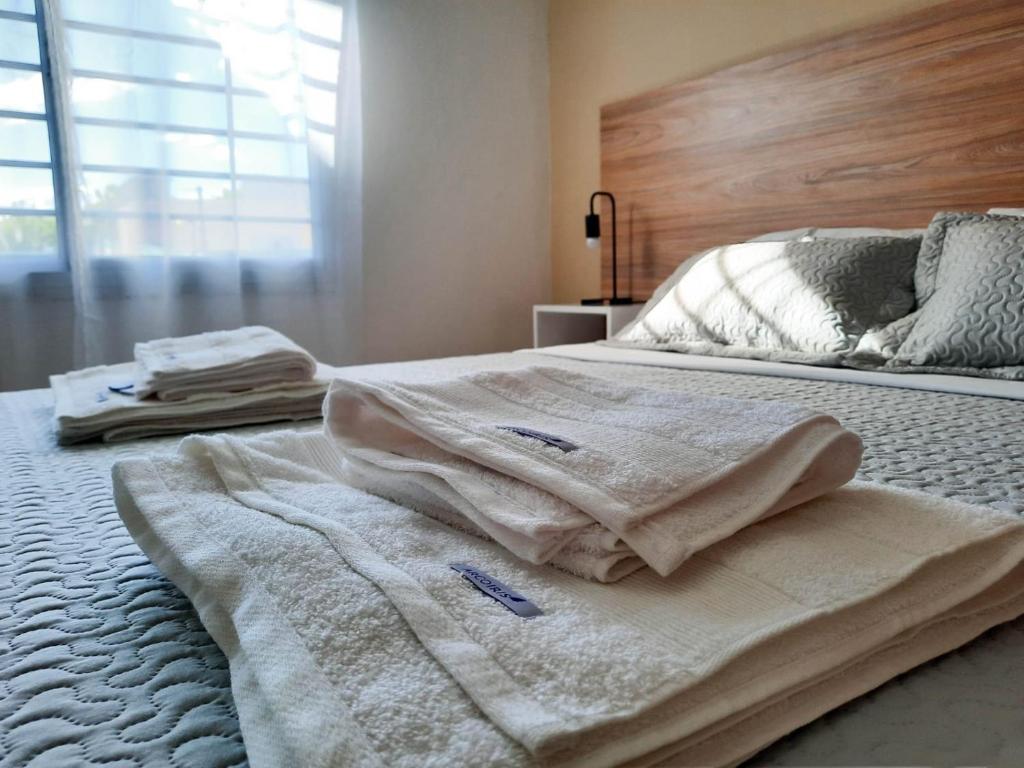 a bedroom with two beds with towels on them at Servando Deptos turísticos in San Rafael