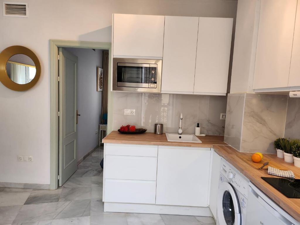 Kuchyň nebo kuchyňský kout v ubytování Lovely Center Apartments Seville - Balcony Lux Sol