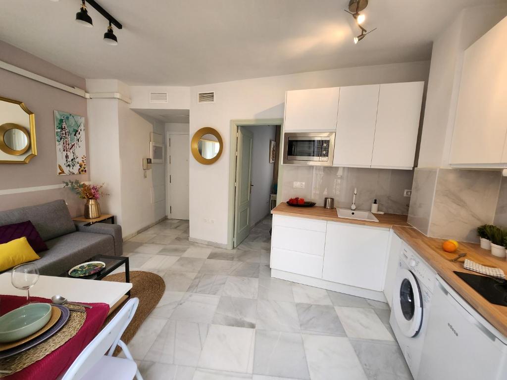 Kuchyň nebo kuchyňský kout v ubytování Lovely Center Apartments Seville - Balcony Lux Sol