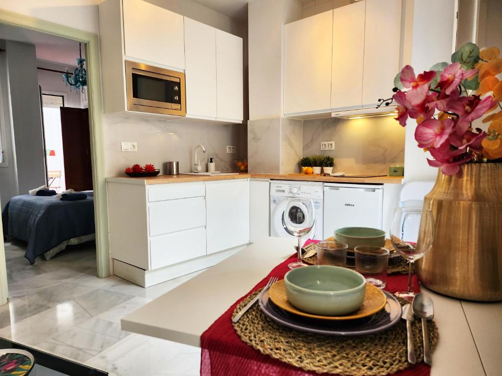Kuchyň nebo kuchyňský kout v ubytování Lovely Center Apartments Seville - Balcony Lux Sol