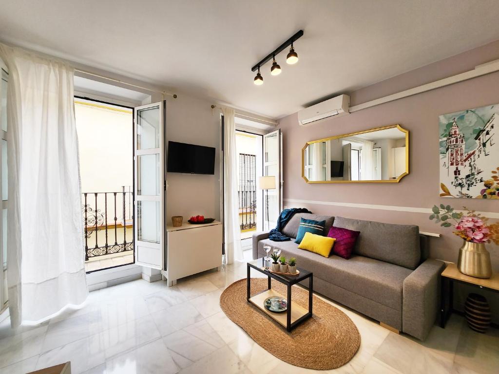 Posezení v ubytování Lovely Center Apartments Seville - Balcony Lux Sol
