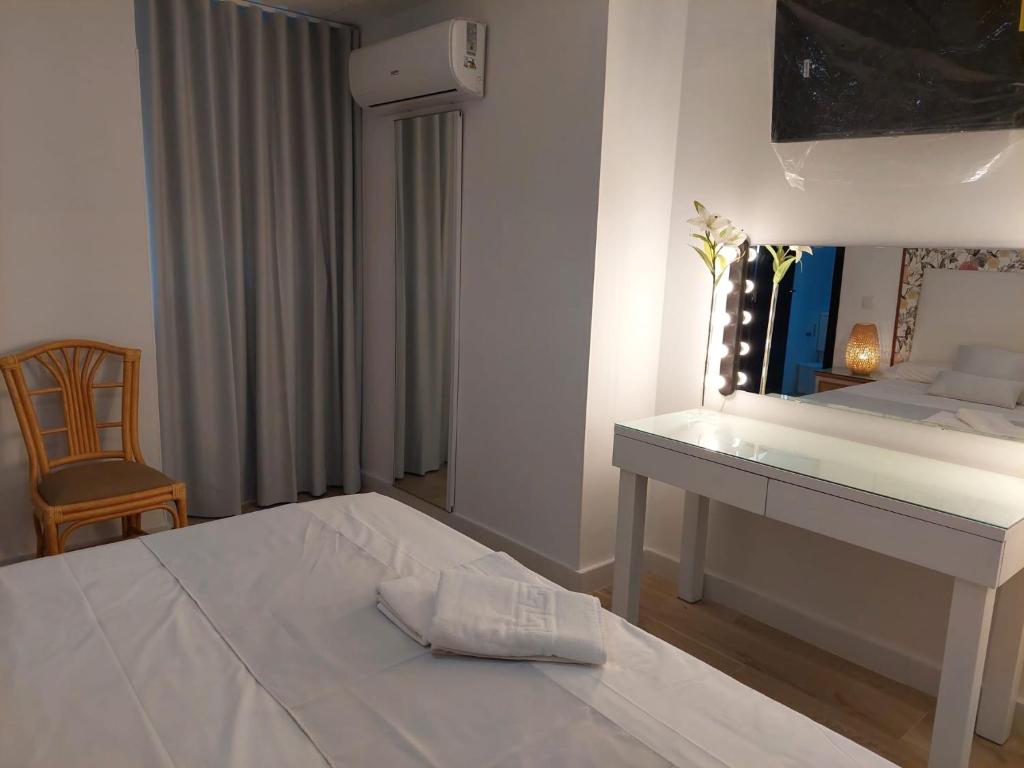 Postel nebo postele na pokoji v ubytování Hostal GARDEN ROUS