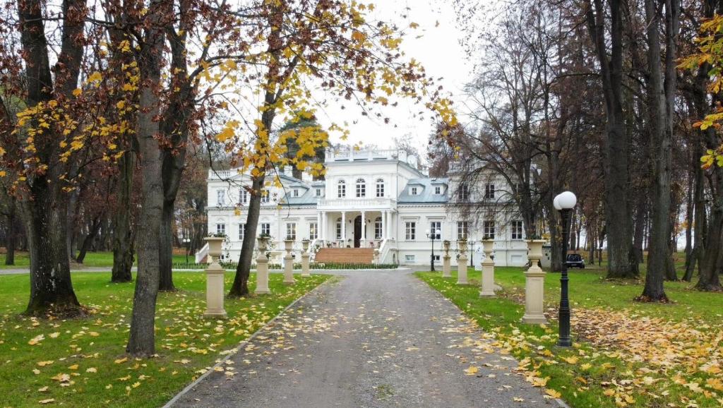 Gallery image of Pałac Chojnata in Wola Chojnata