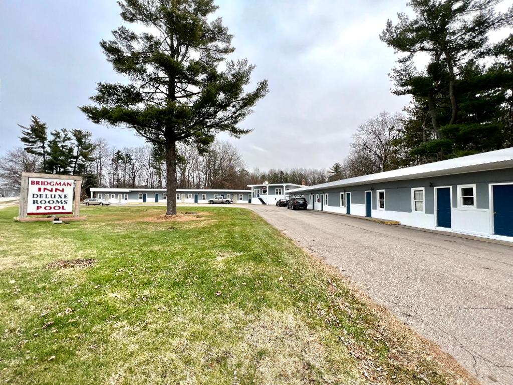 Bridgman Inn - Housity