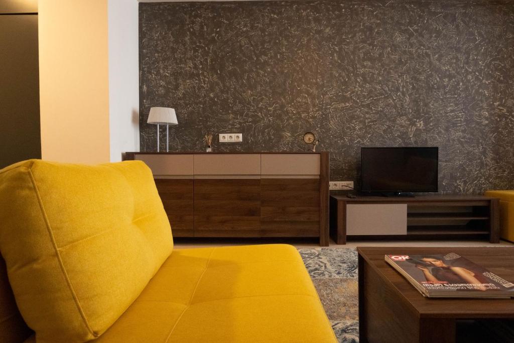 TV a/nebo společenská místnost v ubytování New Gudauri Atrium Apartment 202