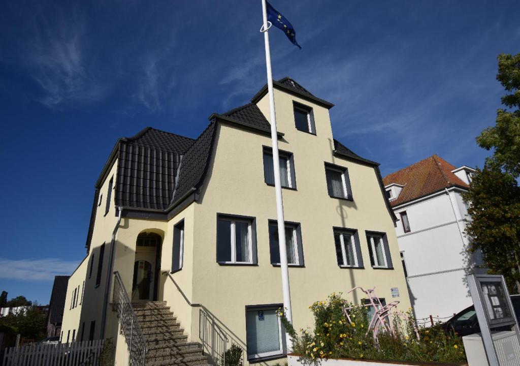 a building with a flag on top of it at Hotel Sonnenschein - Spielerei im Sonnenschein in Dahme