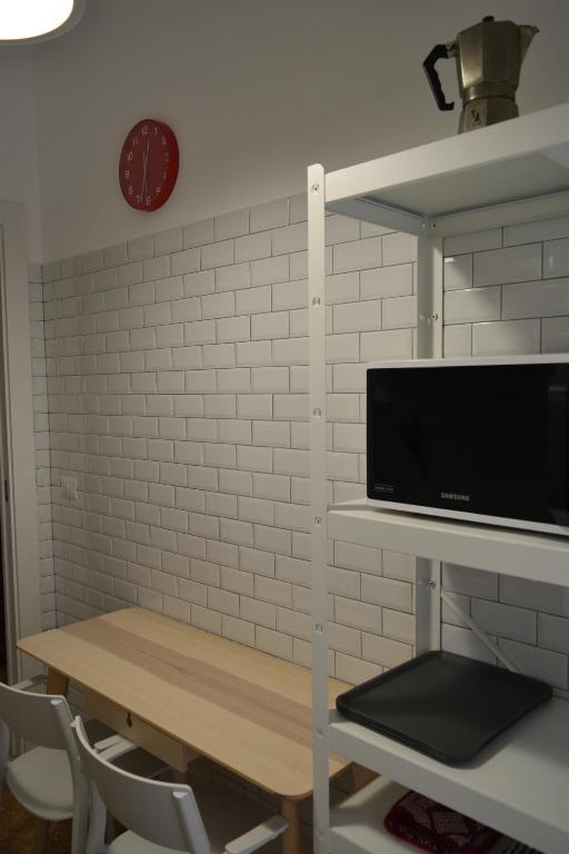 A kitchen or kitchenette at Zio Romano Apartment Rome - Vatican area