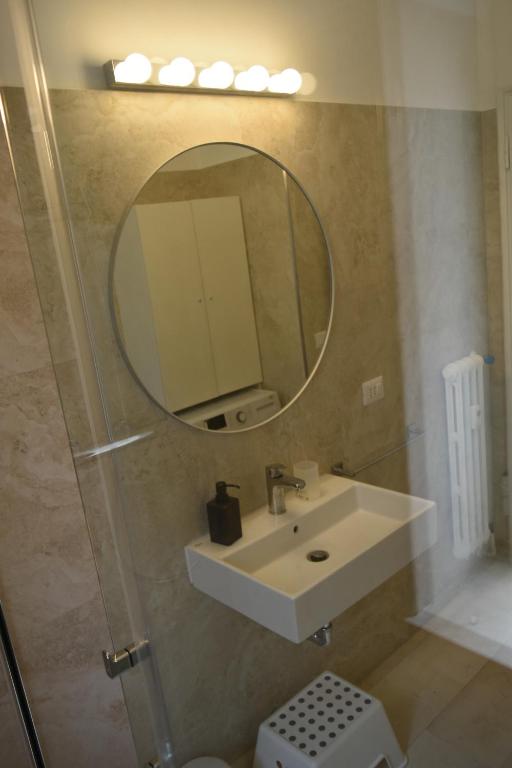 A bathroom at Zio Romano Apartment Rome - Vatican area