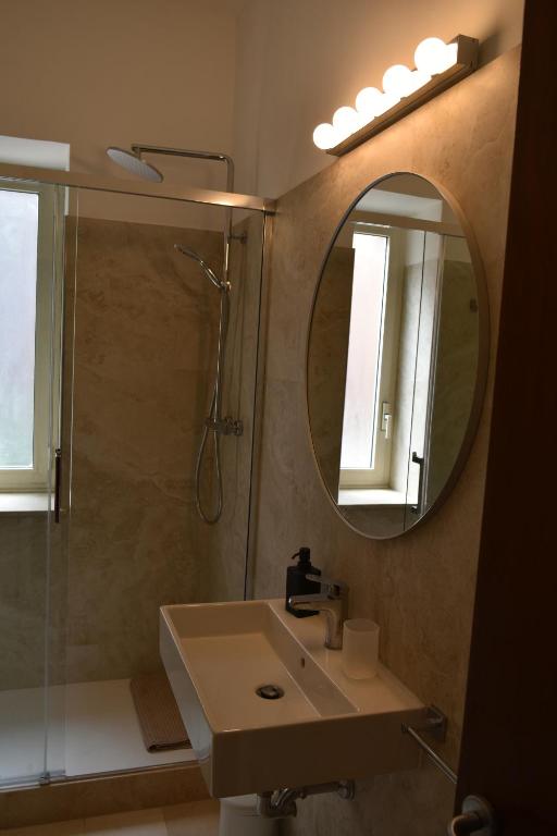 A bathroom at Zio Romano Apartment Rome - Vatican area