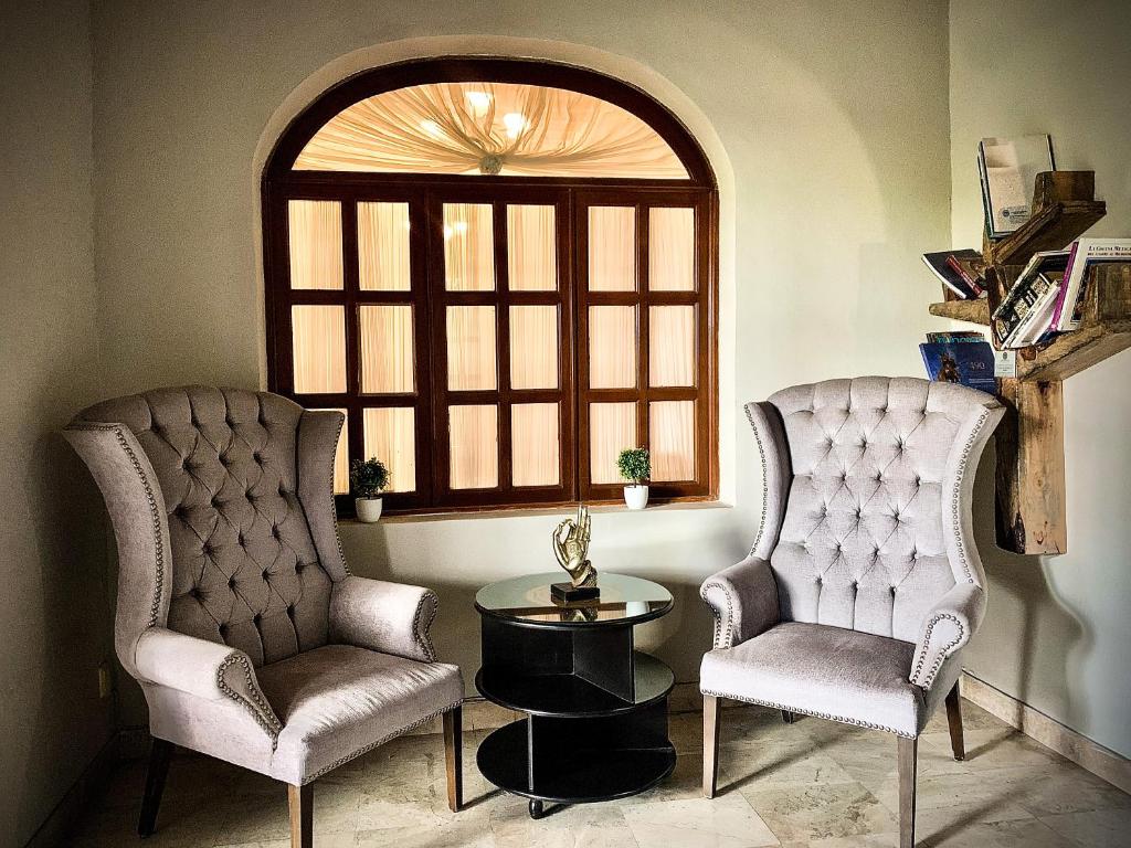 Posezení v ubytování Dos Patios Querétaro Curamoria Collection