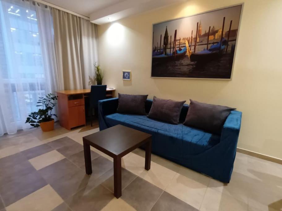 Apartament Pereca 2 tesisinde bir oturma alanı