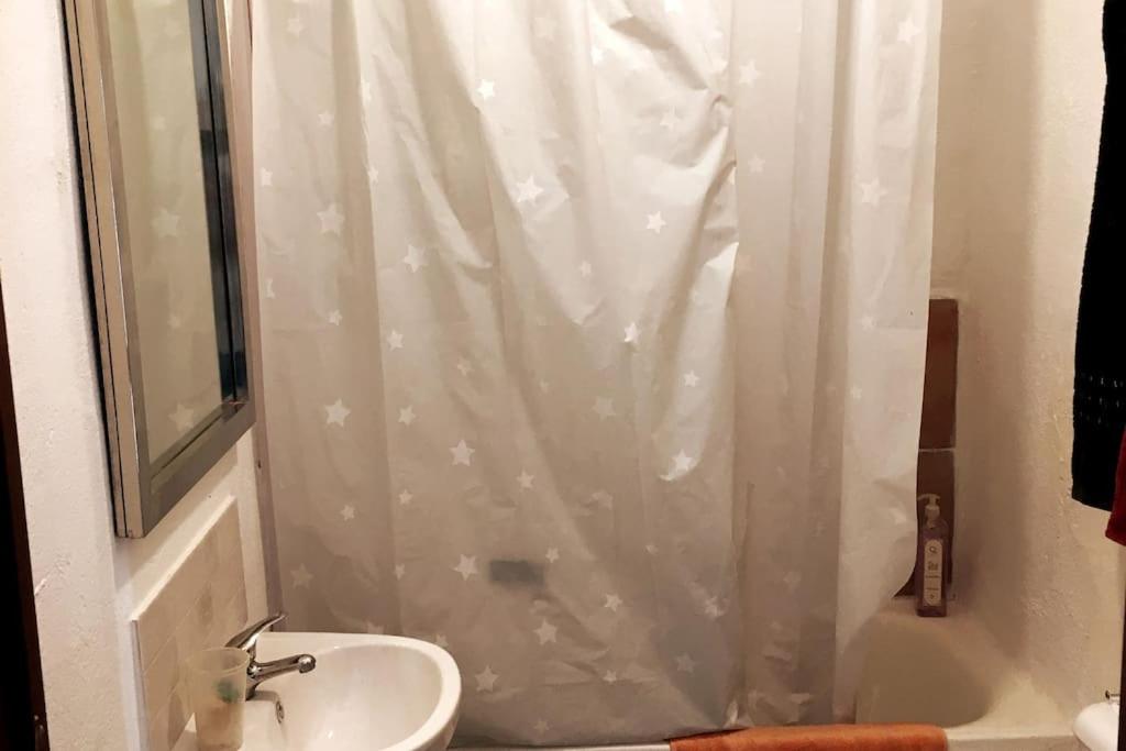 Bilik mandi di Casa Rural Santa Olalla