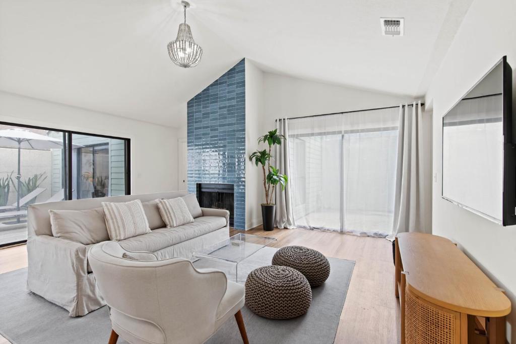 Sawgrass Village Modern Pool House Pet Friendly, Ponte Vedra Beach