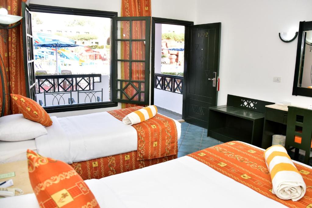 Postel nebo postele na pokoji v ubytování Verginia Sharm Resort & Aqua Park